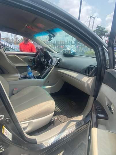 A picture of Nigeria used Toyota Venza 2010. Buy and drive nothing to