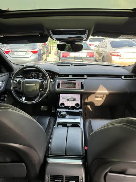 A picture of Ultra clean 2018 Range Rover Velar P380 R Dynamic V6