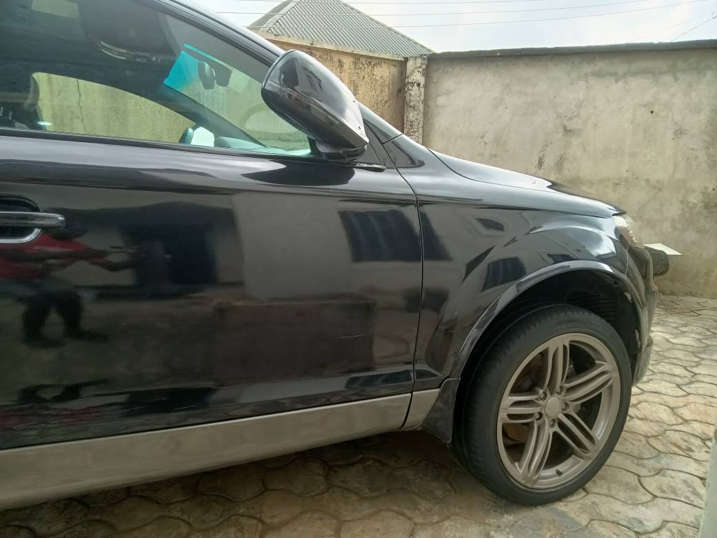 A picture of 2013 Audi Q7 used but not registered