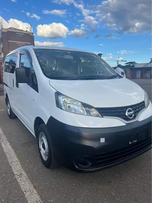 nissan nv200