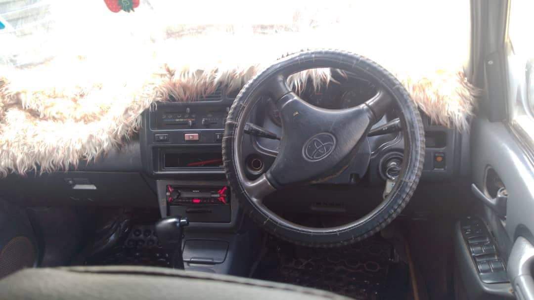 A picture of 2000 Toyota rav4