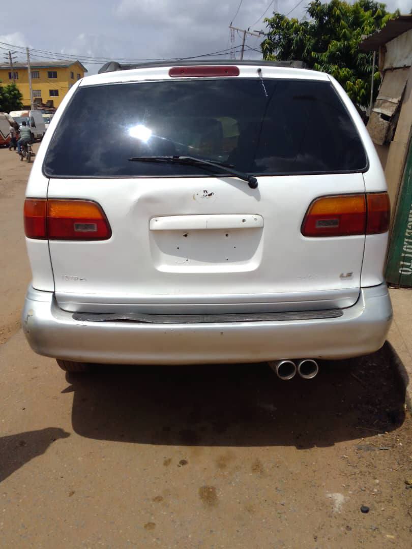 A picture of Registered Toyota Sienna 2000 model