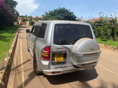 A picture of Mitsubish pajero petro 10m