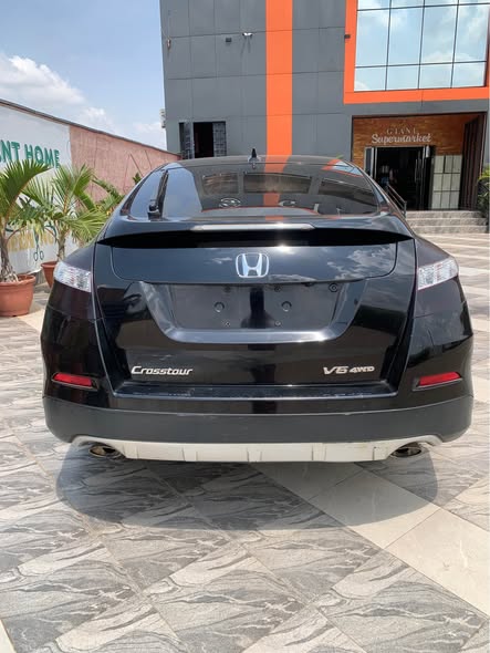 A picture of FOREIGN USED HONDA CROSSTOUR 2013