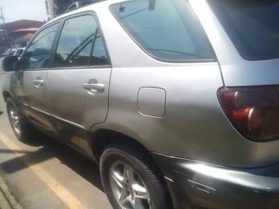 A picture of SOUND LEXUS RX300 jeep