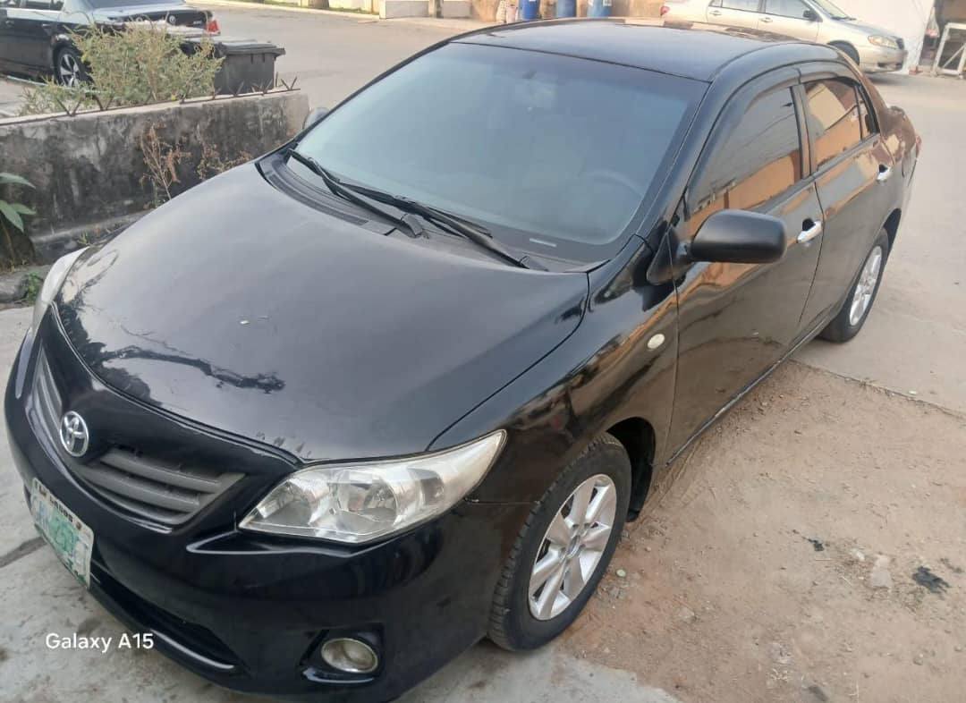 A picture of TOYOTA COROLLA 2012