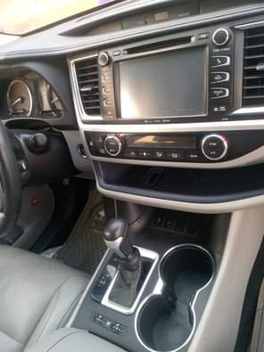 A picture of 2016 2017 Toyota Highlander Limited edition A month mistakenly registered