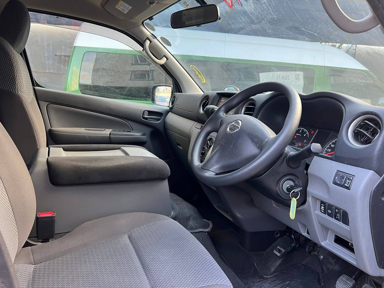 A picture of NISSAN NV350