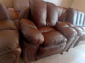 A picture of Five seaters fibre leather set