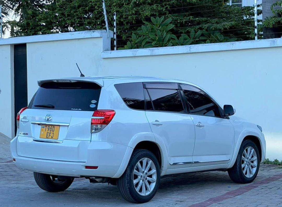 A picture of Toyota vanguard for sale