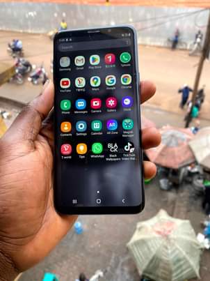 A picture of Samsung s9plus