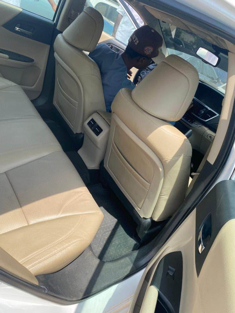 A picture of CLEAN BELGIUM STANDARD HONDA ACCORD 2013 MODEL EXL First body