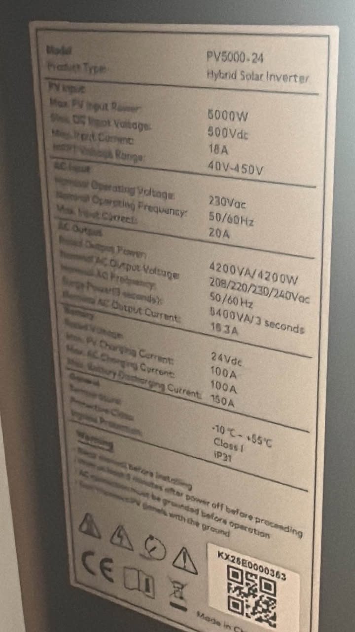 A picture of 8kwh haisic battery and 4 2kva haisic inverter
