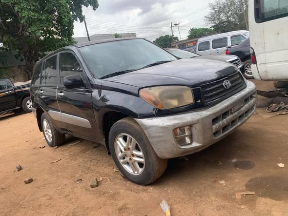 A picture of Rav4 2005 SUV