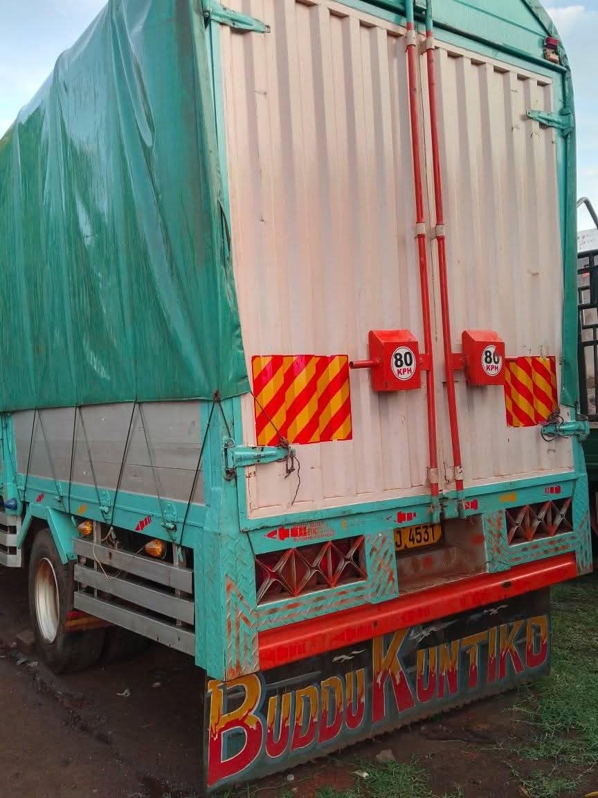 A picture of Isuzu truck