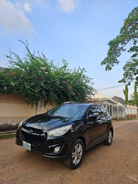 A picture of SARISARIHYUNDAI TUCSON 2013 MODEL WITH UNTEMPERED ENGINE AND GEAR A
