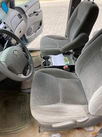 A picture of TOYOTA SIENNA 2005
