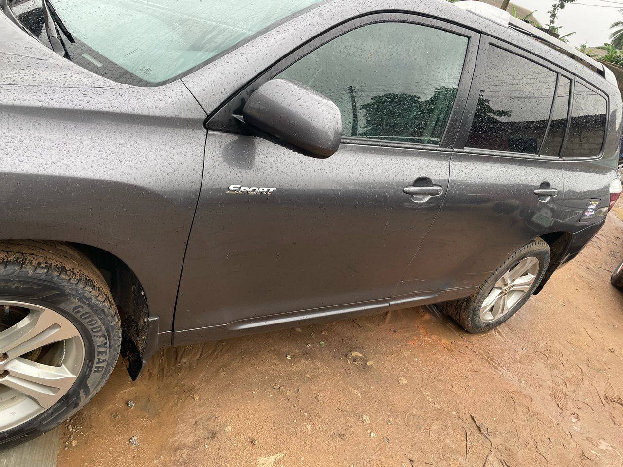 A picture of Barely used tokunbo toyota highlander 2010 not registered and still