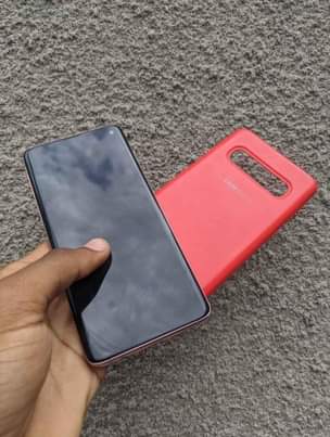 A picture of Samsung s10