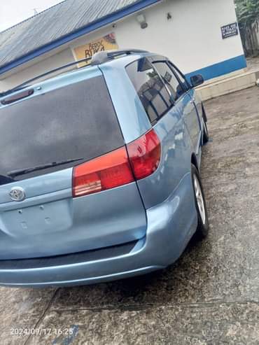 A picture of  NEATLY USED 2005 MODEL TOYOTA SIENNA Sweet interior Untampered
