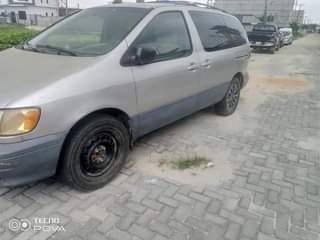 A picture of Toyota sienna NIGERIA USED