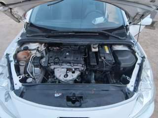 A picture of Peugeot 307 manual transmission normal hand