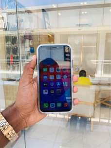A picture of Iphone xr gb64
