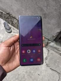 A picture of Samsung s10 plus