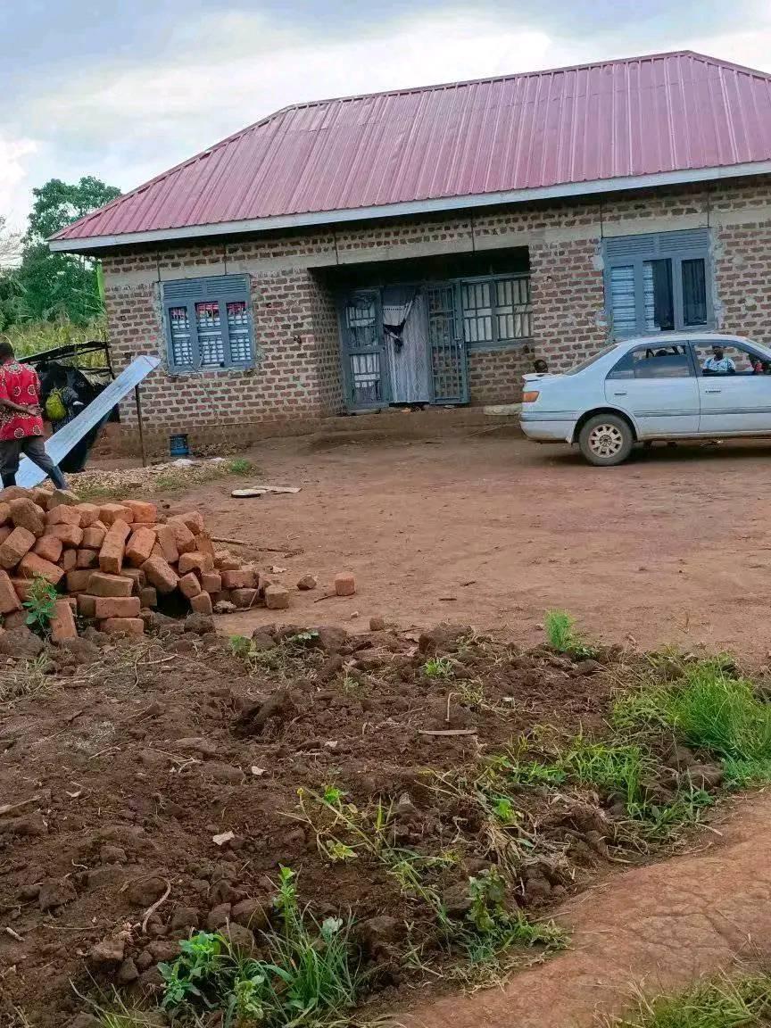 A picture of 50x100ft...... 5M titled Installmentsallowed Kanyanda kyamuwooya along semuto road call