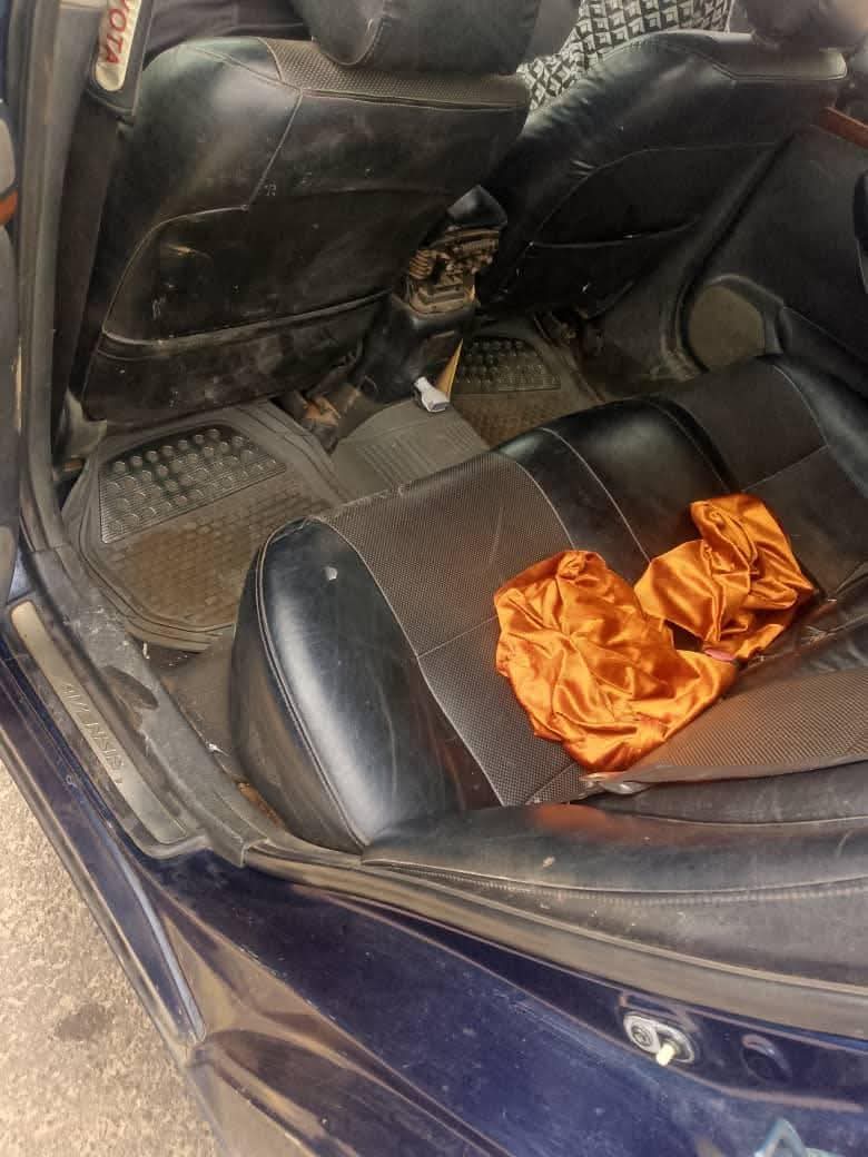 A picture of Toyota avensis is available for sale
