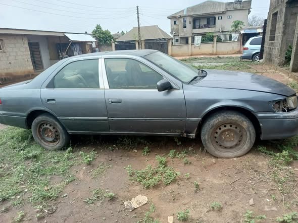 A picture of Toyota Camry drop light
