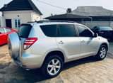 A picture of Toyota RAV4 2008