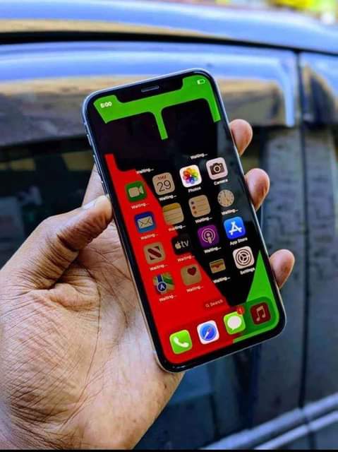 A picture of iPhone X face Truetone
