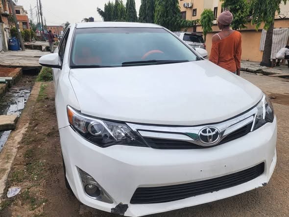 A picture of Toyota camry 2012
