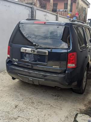A picture of 2012 Honda Pilot 4WD Grey