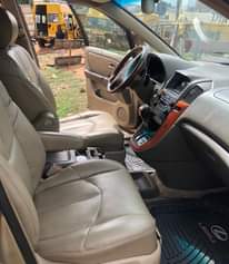 A picture of Lexus RX 300 2002