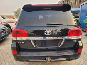 A picture of 2019 Land Cruiser V8 foreign price 79M Location Abuja 08160229978