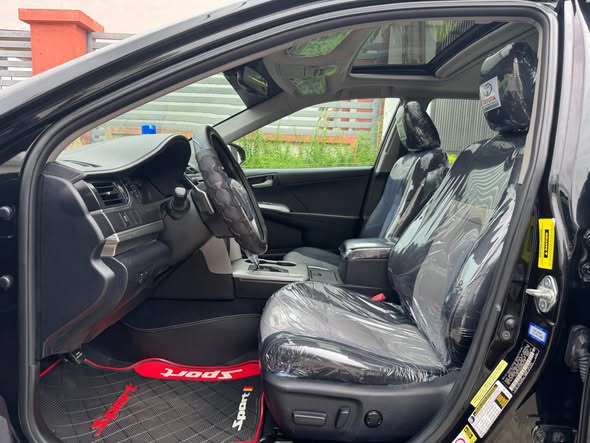 A picture of SHARP DEAL TOYOTA CAMRY SE 4plugs 2013 REGISTERED BARELY 3