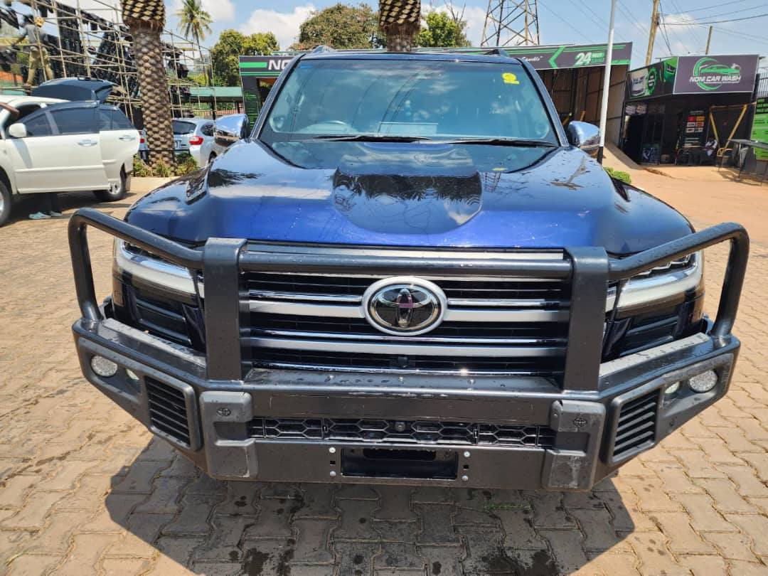 A picture of V8 Sahara Diesel 2023 7 Seater