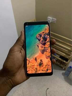 A picture of Google pixel 2xl O6I2O4IO5O