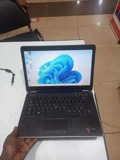 A picture of Dell latitude e7440 i7 4th gen 2 1ghz 4gb ram