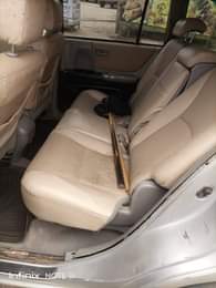 A picture of Dealer market on ground 2004 Toyota Highlander 4plugs Leather Interiors