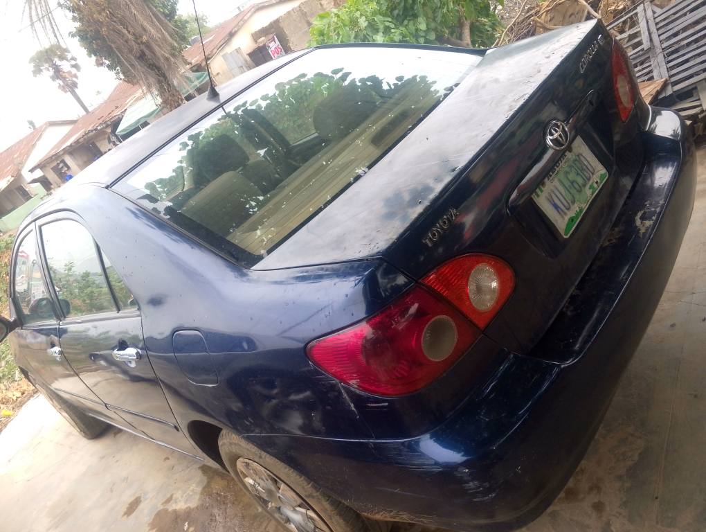 A picture of TOYOTA COROLLA 2004 MODEL