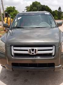 A picture of Honda pilot 2006