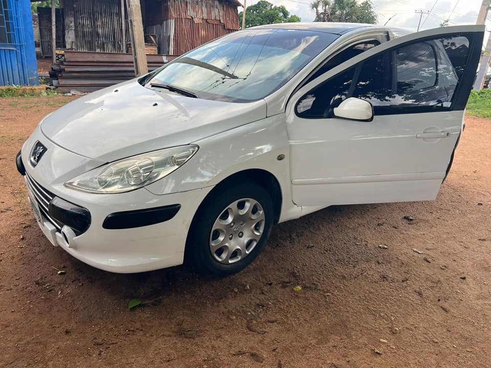 A picture of SUPER CLEAN PEUGEOT 307 2007 MODEL WITH COMPLETE ORIGINAL PAPERsS