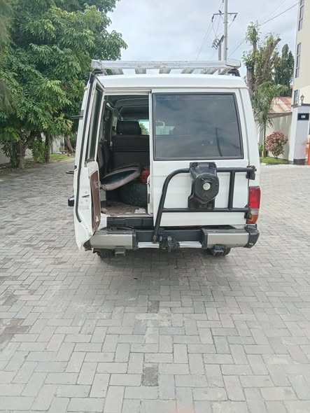 A picture of TOYOTA LANDCRUISER