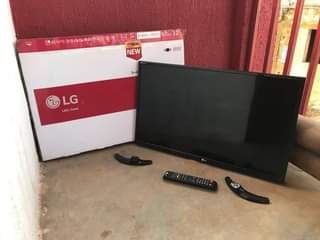 A picture of LG 32 inches plasma tv for sale call 09130594157