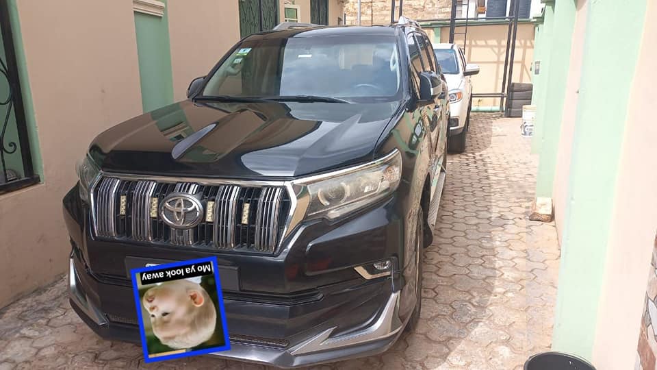 A picture of Toyota Prado 2019 model everything working perfect nothing to fix