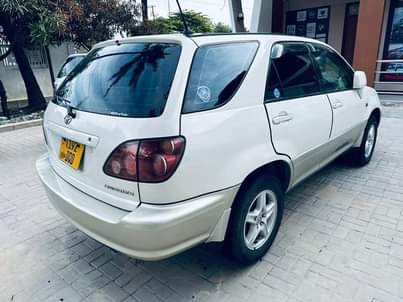 A picture of call 0782 114 643 TOYOTA HARIER YEAR 2000 ENGINE 5S