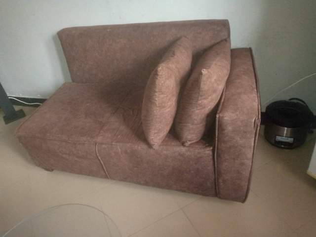 A picture of Sofa Set zote 200000